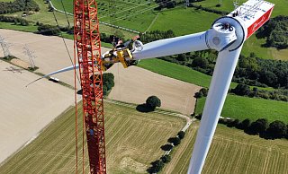 Die Windenergieanlage E-175 EP5 ist laut Hersteller Enercon speziell für mittlere bis schwache Windstandorte optimiert und liefert eine Nennleistung von 6 Megawatt. Die Nabenhöhe beträgt 175 Meter, die Gesamthöhe 260 Meter. Ein Prototyp steht nicht weit von Lippe in Borchen-Etteln. - Enercon Die Windenergieanlage E-175 EP5 ist laut Hersteller Enercon speziell für mittlere bis schwache Windstandorte optimiert und liefert eine Nennleistung von 6 Megawatt. Die Nabenhöhe beträgt 175 Meter, die Gesamthöhe 260 Meter. Ein Prototyp steht nicht weit von Lippe in Borchen-Etteln. - Enercon