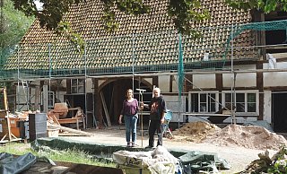 Das Torhaus auf dem Gelände des Wasserschlosses Reelkirchen soll im Frühjahr 2023 fertig sein. - Axel Bürger Das Torhaus auf dem Gelände des Wasserschlosses Reelkirchen soll im Frühjahr 2023 fertig sein. - Axel Bürger