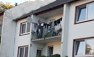 In der Wohnsiedlung Am Dören liegt Unrat herum. Das Foto zeigt die Situation Ende 2023. - gemeinde augustdorf