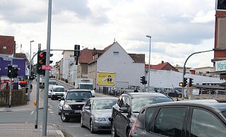 Auf der B66 staut es sich häufig. Die Lagenser SPD-Fraktion fordert ein Konzept zur Optimierung des Verkehrsflusses in der Innenstadt. - Cordula Gröne