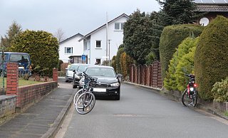 Im Wohngebiet zwischen Grasweg, Breitenheider Straße und „In der Bülte" sind die Straßen eng. Vom künftigen neuen Wohngebiet „Obere Bült" sollen Fußgänger, nicht aber Autos, über die Otto-Hahn-Straße (Bild) in die alte Siedlung gelangen können. - Cordula Gröne