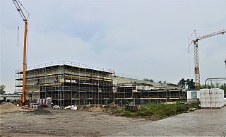 Die Instandsetzungshallen werden gebaut, weil neue Gefechtsfahrzeuge größer und aufgrund der Panzerung schwerer geworden sind. In den Hallen wird auch ein 25-Tonnen-Kran installiert, um zum Beispiel den Turm eines Kampfpanzers Leopard 2 zu heben. - Katharina Flor / Bundeswehr