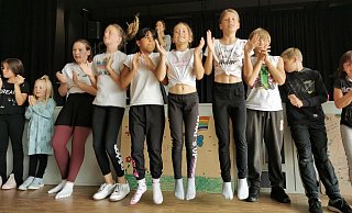 Gute Stimmung bei der Ferienspiel-Abschluss-Feier. - Sylvia Frevert