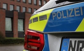 Um den Schirm zu entfernen, schnitten die Täter ein Metallrohr ab. - dpa