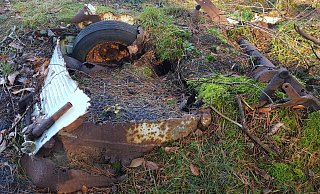 Das Autowrack in der Augustdorfer Natur. - Dieter Asbrock Das Autowrack in der Augustdorfer Natur. - Dieter Asbrock