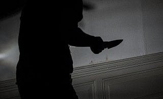 Weil sie sich von ihm trennen will, sticht ein 20-Jähriger 1999 mit einem Messer auf seine Freundin ein. - Symbolfoto: Pixabay