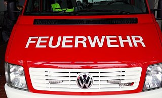 Mittels einer Leiter musste die Feuerwehr die 26-Jährige aus ihrer misslichen Lage befreien. - Symbolbild: Pixabay