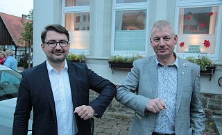 Christian Sauter (links) gratuliert Frank Meier zum Wahlsieg. - Carolin Brokmann-Förster Christian Sauter (links) gratuliert Frank Meier zum Wahlsieg. - Carolin Brokmann-Förster