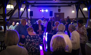 2019 hat die Schlagerparty in Heidenoldendorf viele Anwohner auf die Tanzfläche gelockt. - Archivfoto: Laurenz Tegethoff 2019 hat die Schlagerparty in Heidenoldendorf viele Anwohner auf die Tanzfläche gelockt. - Archivfoto: Laurenz Tegethoff