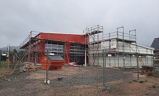 Das neue Feuerwehrgerätehaus in Elbrinxen entsteht gegenüber dem alten Gebäude. - Michaela Weiße Das neue Feuerwehrgerätehaus in Elbrinxen entsteht gegenüber dem alten Gebäude. - Michaela Weiße
