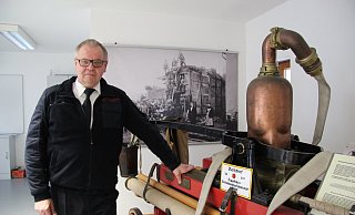 „Ich warte, bis ich als Mitglied der Feuerwehr dran bin": Stadtbranddinspektor Klaus Wegener könnte sich als Mitarbeiter des Impfzentrums impfen lassen, zeigt sich aber solidarisch. - Silke Buhrmester(LZ)