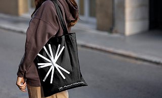 So könnte ein Umhängebeutel mit dem Logo des LWL-Museums Hellerlecht aussehen. - studio tülü So könnte ein Umhängebeutel mit dem Logo des LWL-Museums Hellerlecht aussehen. - studio tülü
