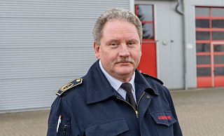 Wolfgang Kornegger war 15 Jahre Chef der Feuerwehr in Lügde. Der Kreisbrandmeister ist Nachfolger von Karl-Heinz Brakemeier. - Kreis Lippe Wolfgang Kornegger war 15 Jahre Chef der Feuerwehr in Lügde. Der Kreisbrandmeister ist Nachfolger von Karl-Heinz Brakemeier. - Kreis Lippe