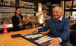 Margarita Reiswig übernimmt das ehemalige "Le Clou 2" von Roland "Bongo" Alteheld und benennt es in "Meg - Restaurant & Bar" um. - Nadine Uphoff Margarita Reiswig übernimmt das ehemalige "Le Clou 2" von Roland "Bongo" Alteheld und benennt es in "Meg - Restaurant & Bar" um. - Nadine Uphoff