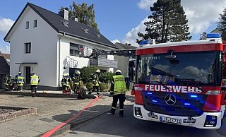 Die Feuerwehr hatte am Wochenende gleich zwei Feuer zu bekämpfen - beide hatte sie jedoch schnell unter Kontrolle. - Feuerwehr Extertal