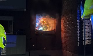 Die Feuerwehr Detmold bekämpft das Feuer in der Küche. - Feuerwehr Detmold Die Feuerwehr Detmold bekämpft das Feuer in der Küche. - Feuerwehr Detmold