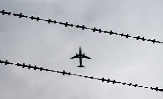 Die Ampel will mit Verfahrensvereinfachungen dafür sorgen, dass Abschiebungen nicht mehr so oft im letzten Moment scheitern, etwa weil die Betroffenen nicht auffindbar sind (Symbolbild). - Julian Stratenschulte/dpa Die Ampel will mit Verfahrensvereinfachungen dafür sorgen, dass Abschiebungen nicht mehr so oft im letzten Moment scheitern, etwa weil die Betroffenen nicht auffindbar sind (Symbolbild). - Julian Stratenschulte/dpa