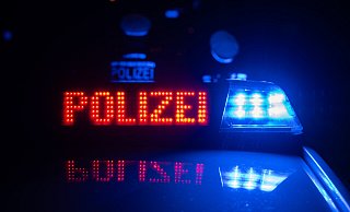 In Kachtenhausen ist nicht nur die Polizei zu einer groß angelegten Kontrolle angerückt. Auch der Zoll und Abfallexperten waren vor Ort - und das nicht umsonst, wie die Zahl der Knöllchen beweist. - dpa