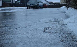 Die Polizei warnt am Mittwochmorgen vor Gl&auml;tte (Symbolbild). - Symbolbild: Pixabay