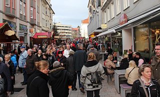 Nachweihnachtlicher Kaufrausch: Am verkaufsoffenen Sonntag ist die Innenstadt von Bad Salzuflen rappelvoll. - Archiv: Heidi Stork Nachweihnachtlicher Kaufrausch: Am verkaufsoffenen Sonntag ist die Innenstadt von Bad Salzuflen rappelvoll. - Archiv: Heidi Stork