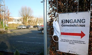 Nach einem Beschluss des Stadtrats will die Verwaltung nun prüfen, ob auf weiteren großen Parkplätzen im Stadtgebiet auch eine Maskenpflicht eingeführt werden kann. Vor allem Flächen von Kirchengemeinden könnte dies betreffen. - Till Sadlowski