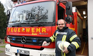 Sascha Soormann ist ehrenamtlich bei der Löschgruppe Retzen der Freiwilligen Feuerwehr tätig. - Alexandra Schaller