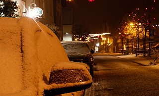 In Oerlinghausen hat LZ-Mitarbeiter Tim Freitag Sonntagnacht den ersten Schnee in Lippe fotografiert. - Tim Freitag In Oerlinghausen hat LZ-Mitarbeiter Tim Freitag Sonntagnacht den ersten Schnee in Lippe fotografiert. - Tim Freitag