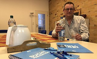 Thorsten Wültner ist selbst trockener Alkoholiker und kennt das Poblem mit dem Desinfektionsmittel. - Sven Kienscherf