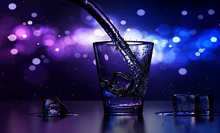 Vermutlich wurde die Substanz in das Getränk der jungen Frau geschüttet. - Symbolbild: Pixabay Vermutlich wurde die Substanz in das Getränk der jungen Frau geschüttet. - Symbolbild: Pixabay