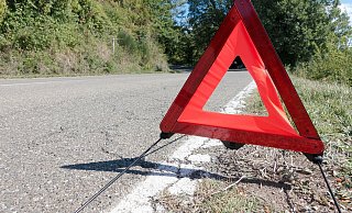 Der Fahrer beschädigte mit seinem weißen Lkw einen Stromverteilerkasten. - Symbolfoto: pixabay.com