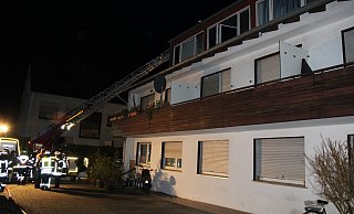 Die Feuerwehrkräfte im Rettungseinsatz. - Tobias Nordmeyer / Feuerwehr Bad Salzuflen