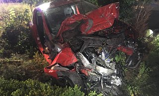 Einsatzkräfte des Löschzuges Lage mussten das Unfallopfer aus dem Autowrack befreien. - Freiwillige Feuerwehr Lage