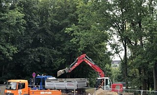 Hinter dem Regenstorplatz kommen Radfahrer und Fußgänger dieser Tage nicht wie gewohnt zur neuen Brücke durch. - Archivbild: Till Brand