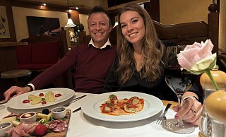 Andrea Tuligi und Alicia Preuss im "Perle Sarde". Sie stehen bei den Google-Nutzern in Bad Salzuflen mit 4,9 Sternen auf dem ersten Platz. - Sven Kienscherf