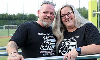Manuel Feigl und seine Verlobte Christina Franke, beide bekannt aus der DMAX-Serie Asphalt Cowboys, haben sich die Benefizaktion ausgedacht. - Barbara Weitkamp Manuel Feigl und seine Verlobte Christina Franke, beide bekannt aus der DMAX-Serie Asphalt Cowboys, haben sich die Benefizaktion ausgedacht. - Barbara Weitkamp