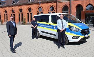 Die Leiter der "Coronastreife": (von links) Leiter des Ordnungsamtes Peer Reese, Mitarbeiter des Kommunalen Ordnungsdienstes Rafael Rathmann, Bezirksdienstbeamter Polizeihauptkommissar Bernward Neuhaus - Polizei Lippe Die Leiter der "Coronastreife": (von links) Leiter des Ordnungsamtes Peer Reese, Mitarbeiter des Kommunalen Ordnungsdienstes Rafael Rathmann, Bezirksdienstbeamter Polizeihauptkommissar Bernward Neuhaus - Polizei Lippe