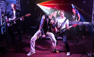 Die Queen-Tribute-Band spielt wieder einmal in Sabbenhausen. - MerQury