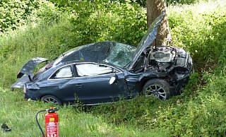 Bei diesem Unfall wurden vier Menschen verletzt. - Feuerwehr Kalletal