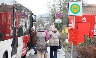 Der ÖPNV soll nicht durch die Pandemie zugrunde gehen. Deswegen überweist der Kreis Lippe der Kommunalen Verkehrsgesellschaft 1,5 Millionen Euro. - Archivfoto: Vera Gerstendorf-Welle Der ÖPNV soll nicht durch die Pandemie zugrunde gehen. Deswegen überweist der Kreis Lippe der Kommunalen Verkehrsgesellschaft 1,5 Millionen Euro. - Archivfoto: Vera Gerstendorf-Welle
