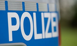 Die Polizei sucht nach Unbekannten, die in einen Imbisswagen eingebrochen sind. - Foto: Marijan Murat/dpa/Symbolbild