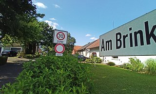 In Almena werden die Abwasserkanäle saniert und auf Trennkanalisation umgestellt. Damit gibt es eigene Kanäle für Regen- und für Schmutzwasser. Den Anfang macht die Straße Am Brink. - Jens Rademacher In Almena werden die Abwasserkanäle saniert und auf Trennkanalisation umgestellt. Damit gibt es eigene Kanäle für Regen- und für Schmutzwasser. Den Anfang macht die Straße Am Brink. - Jens Rademacher