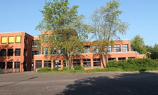 Ehemals Gymnasium, heute Gesamtschule: im Bild ein Teil des Gebäudes in Aspe. - Gesamtschule Aspe