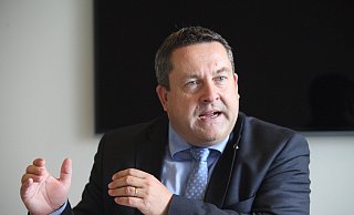 In der Kritik: Landrat Dr. Axel Lehmann ist im Februar in den Ski-Urlaub gefahren – obwohl im Missbrauchsskandal auch Vorwürfe gegen seine Verwaltung geprüft werden. - Archivfoto: Bernhard Preuss