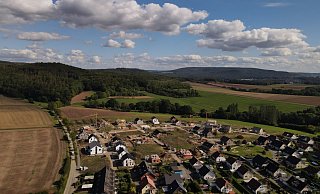 In Blomberg lässt es sich aushalten - aktuell liegen der Stadt 133 Bewerbungen von Interessenten vor, die in der Nelkenstadt gerne Eigenheime bauen möchten. Damit nicht wahllos gebaut und weitervermietet wird, ändert die Stadt jetzt die Regeln. - Stadt Blomberg In Blomberg lässt es sich aushalten - aktuell liegen der Stadt 133 Bewerbungen von Interessenten vor, die in der Nelkenstadt gerne Eigenheime bauen möchten. Damit nicht wahllos gebaut und weitervermietet wird, ändert die Stadt jetzt die Regeln. - Stadt Blomberg