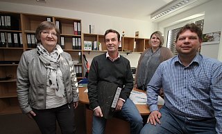Neue Führungsstruktur im Extertaler Bauamt: (von links) Bürgermeisterin Monika Rehmert, der neue Bauamtsleiter Eckhard Paulmann, die neue Fachgebietsleiterin Nadine Reineke und ihr neuer Kollege Sven Herzog. - Jens Rademacher Neue Führungsstruktur im Extertaler Bauamt: (von links) Bürgermeisterin Monika Rehmert, der neue Bauamtsleiter Eckhard Paulmann, die neue Fachgebietsleiterin Nadine Reineke und ihr neuer Kollege Sven Herzog. - Jens Rademacher