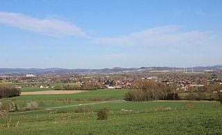 So schön kann Heimat sein. Michael Biermann hat den Blick von der Münterburg in Wellentrup über Billinghausen, Müssen und Ehrentrup im Bild festgehalten. - Michael Biermann