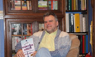 Mit seinem Buch: Frank Ehlert hat sich eingehend mit dem Thema Demokratie auseinandergesetzt. - Freya Köhring