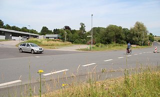 Autos, Lkw, Radfahrer und Fußgänger – der Kreisverkehr soll für alle Seiten eine Verbesserung bringen. - Seda Hagemann