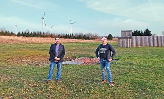 Bernd Rethemeier (links) und Andreas Fritz vom SPD-Ortsverein Hagen/Hardissen an der Wurfscheibenanlage - SPD Bernd Rethemeier (links) und Andreas Fritz vom SPD-Ortsverein Hagen/Hardissen an der Wurfscheibenanlage - SPD