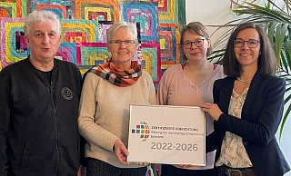 Freuen sich über die Auszeichnung: Michael Lauterbach (von links), Andrea Lemm, Nicole Grützmacher und Yvonne Wagner-Brigant. - VHS Lippe-Ost Freuen sich über die Auszeichnung: Michael Lauterbach (von links), Andrea Lemm, Nicole Grützmacher und Yvonne Wagner-Brigant. - VHS Lippe-Ost